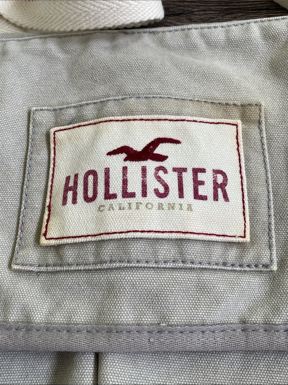 Hollister Vintage YK2 Neutral Grey Canvas Messenger Bag with Adjustable Strap - Picture 15 of 16